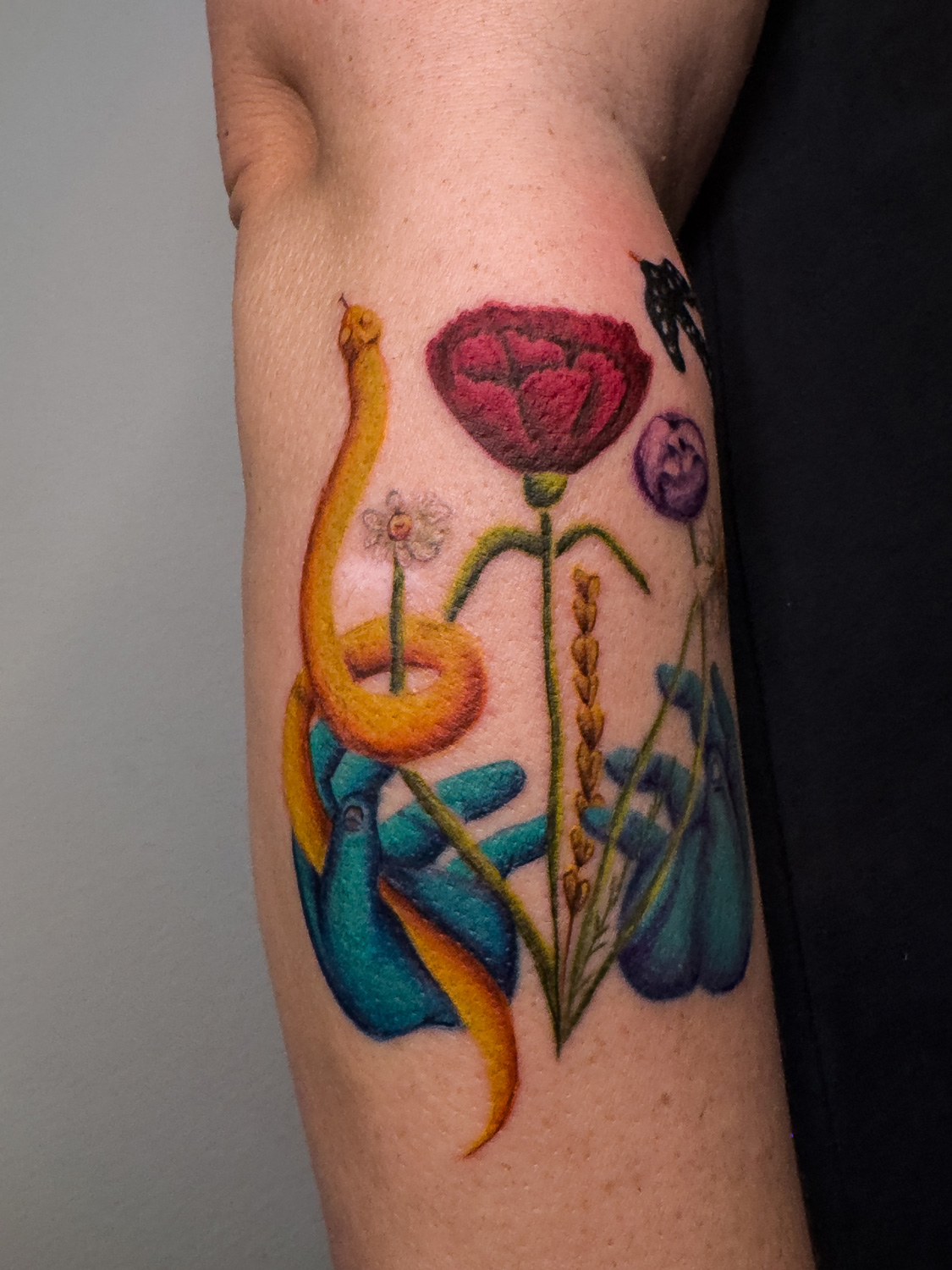 Color-realism floral bouquet with snake on inner arm