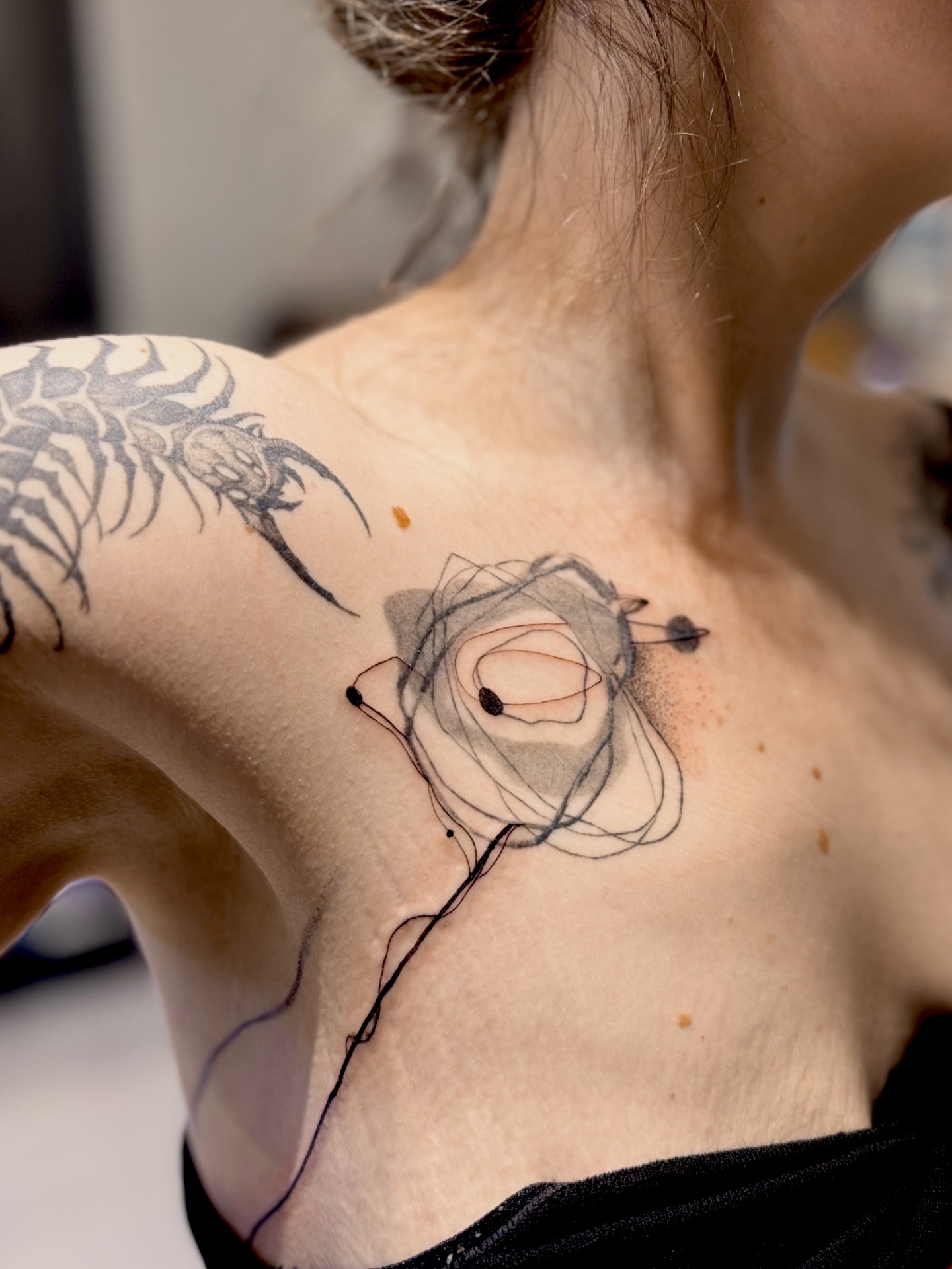 Abstract line composition on collarbone