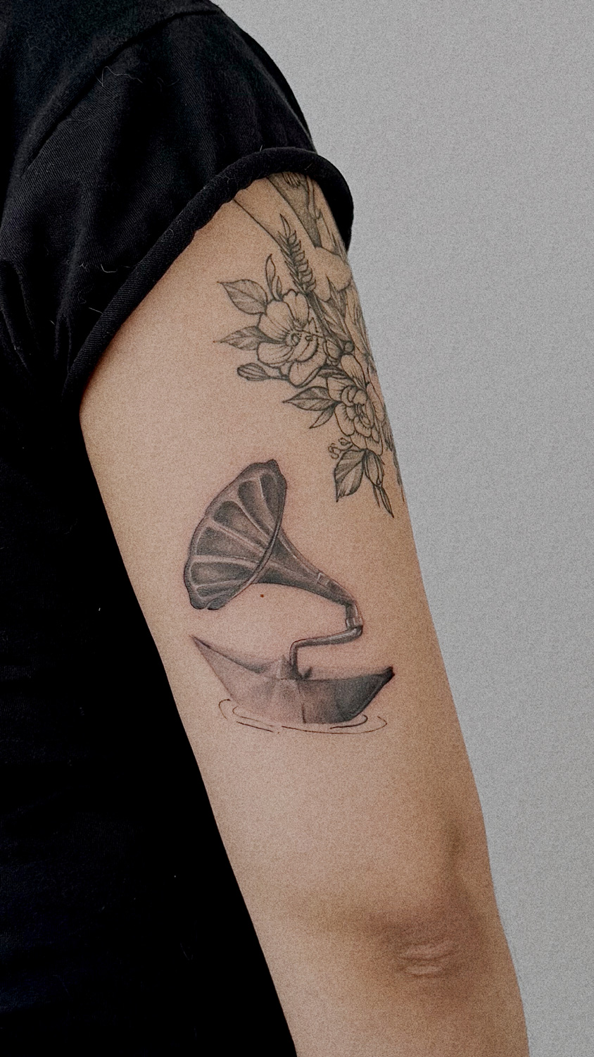 Gramophone paper boat on arm