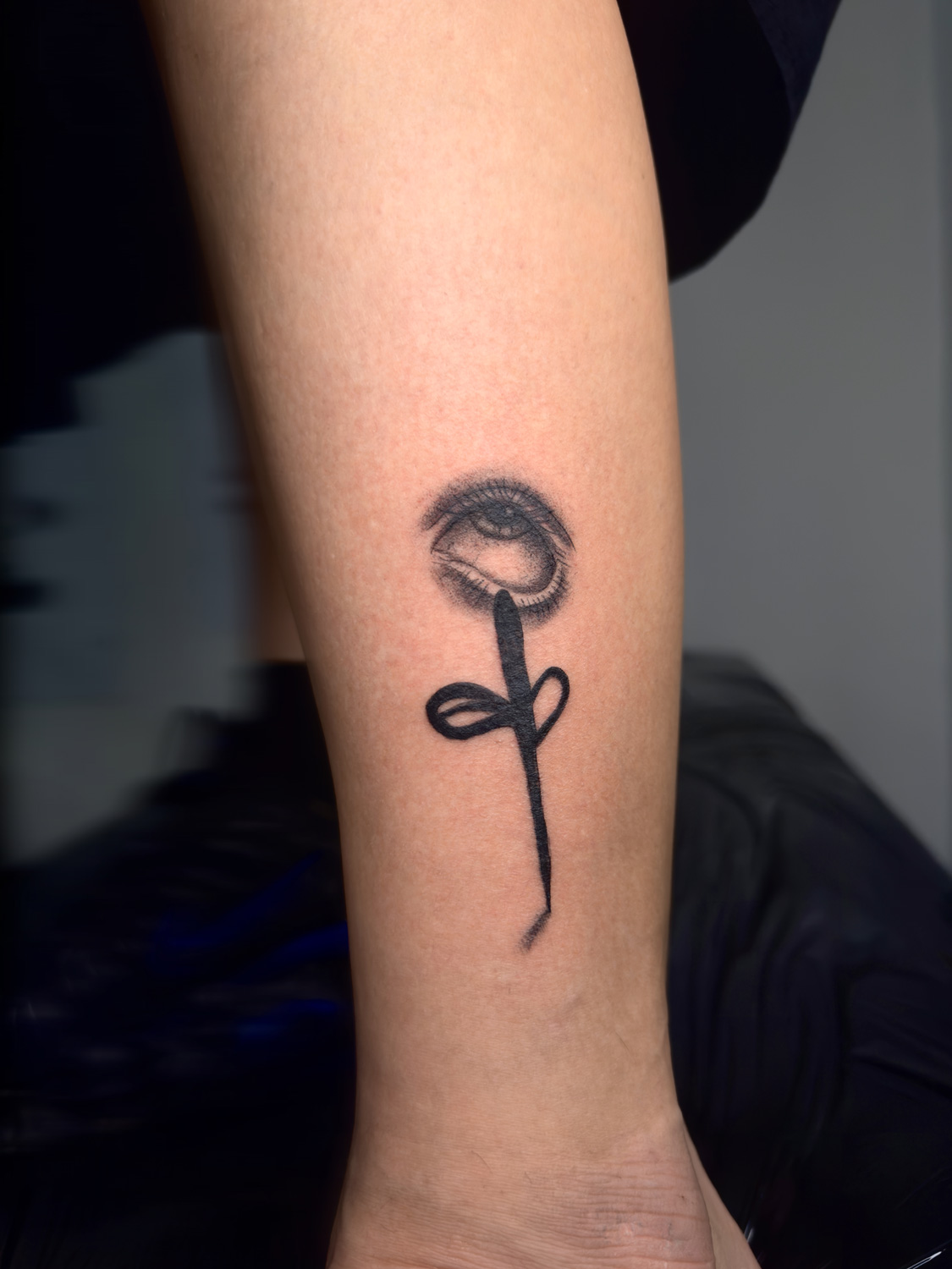 Eye-flower fine-line on arm